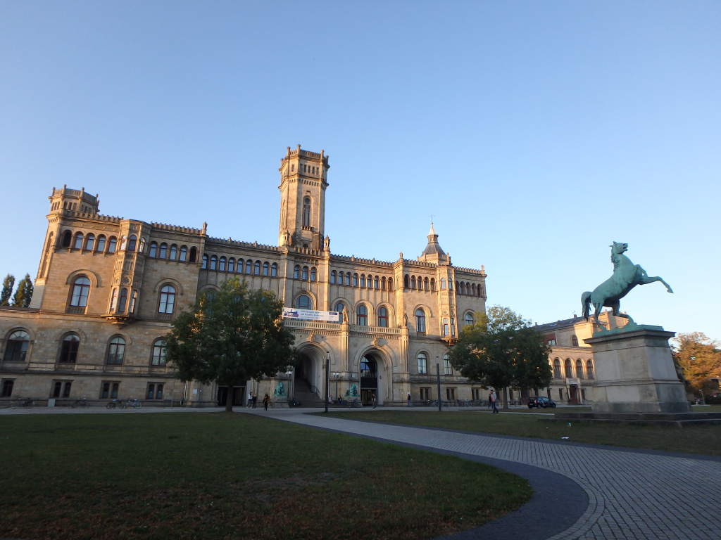 gannover-zdanie.jpg Ганноверский университет